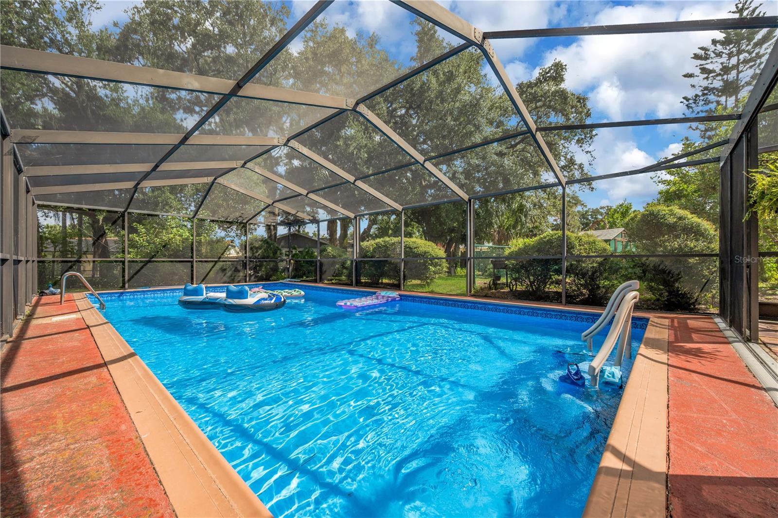 1708 WOODBINE DR