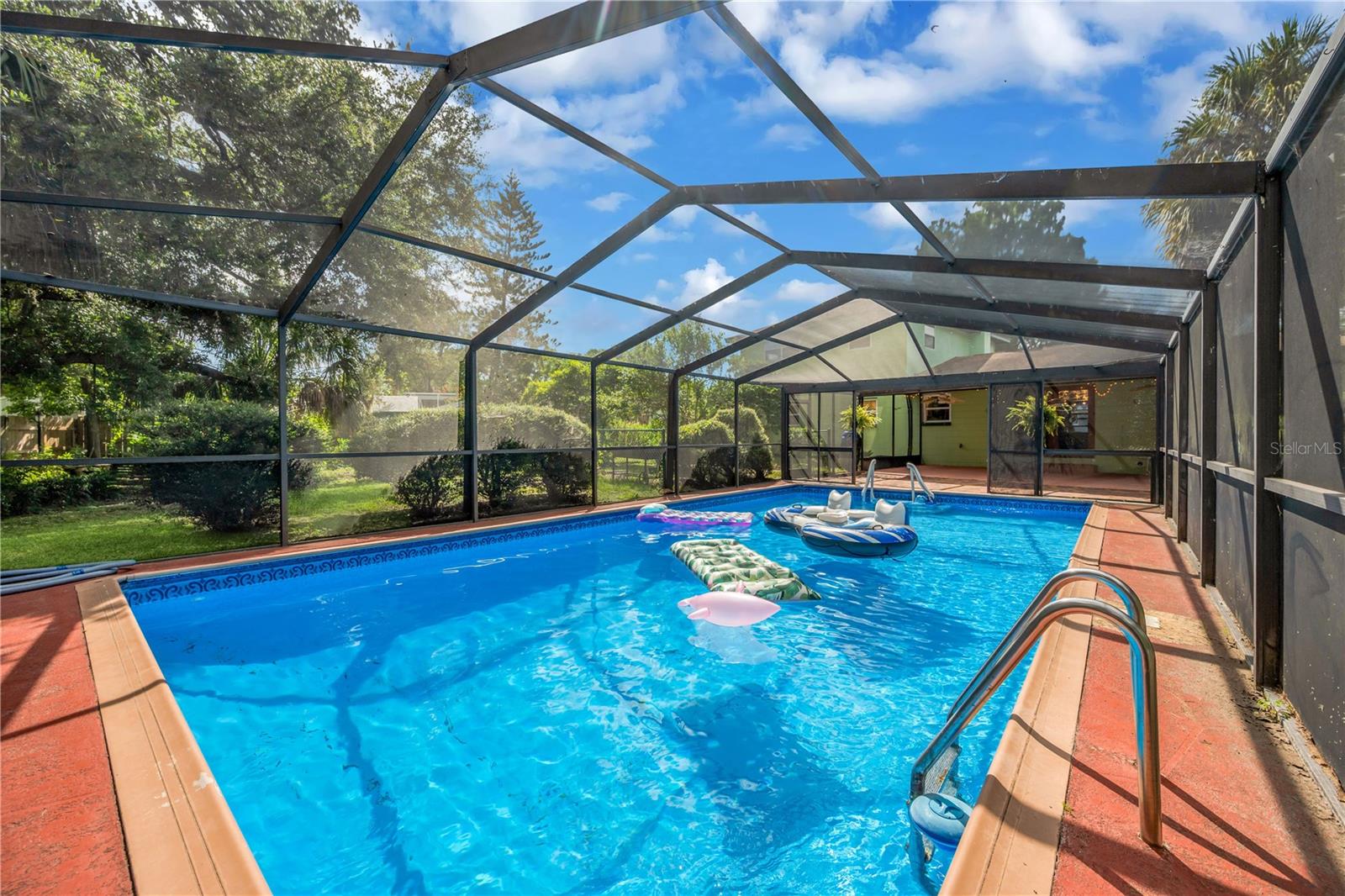 1708 WOODBINE DR