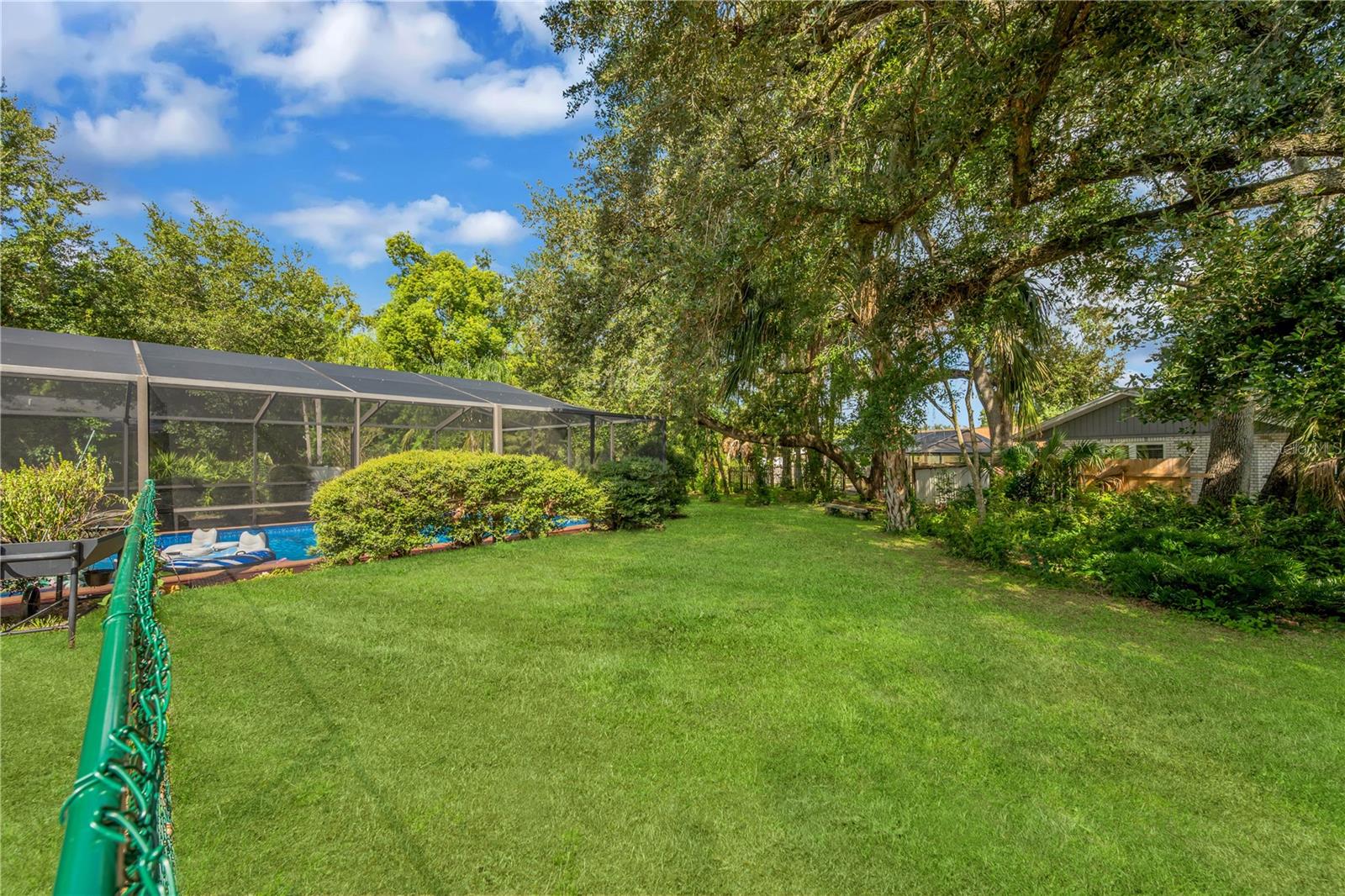 1708 WOODBINE DR
