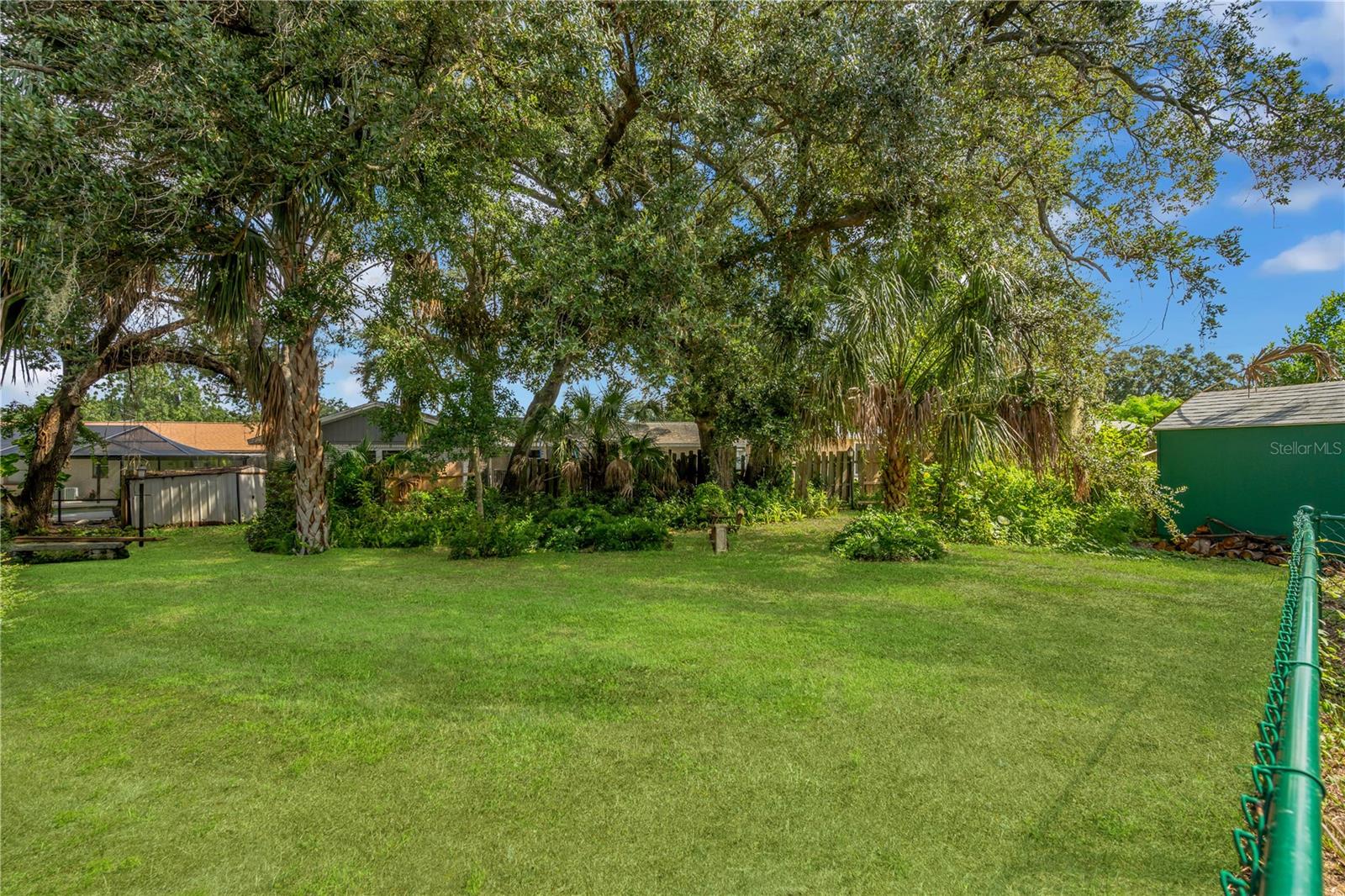 1708 WOODBINE DR
