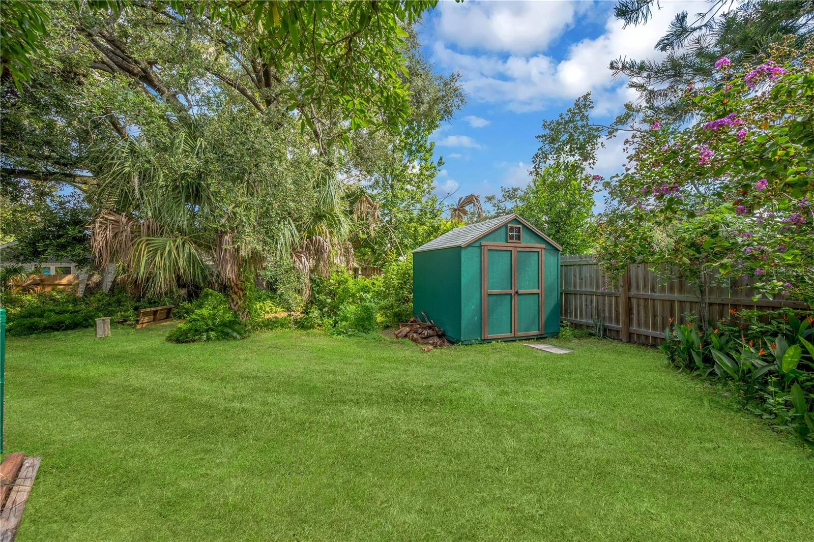 1708 WOODBINE DR