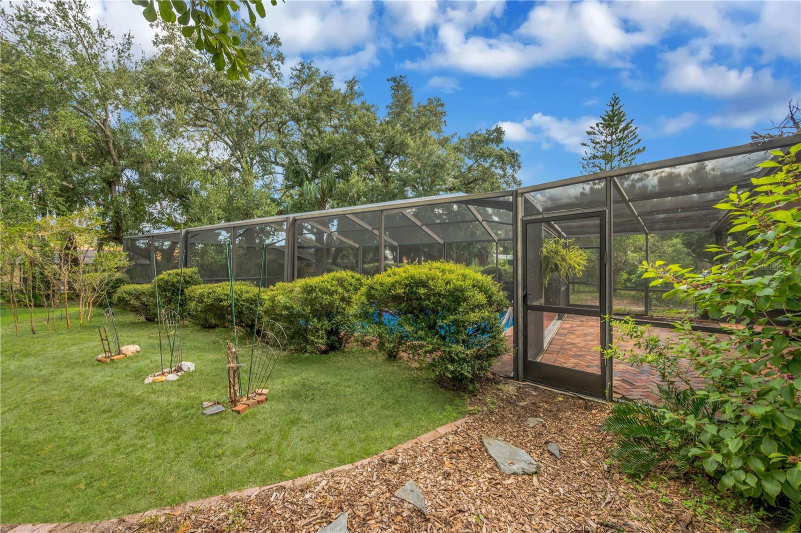 1708 WOODBINE DR