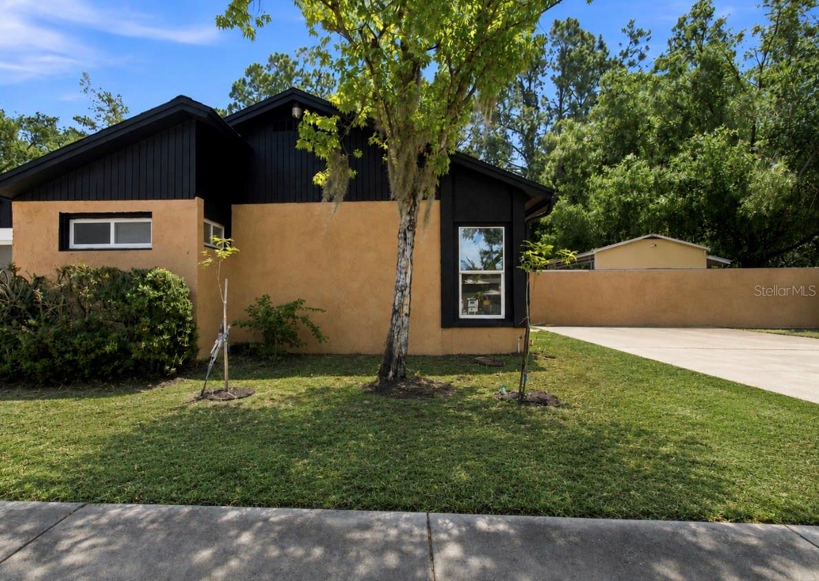 1932 GREGORY DR