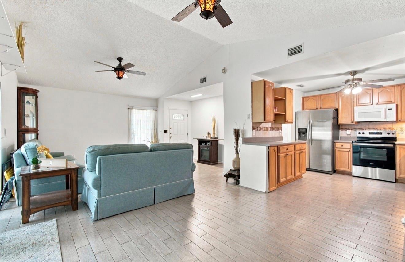 1932 GREGORY DR