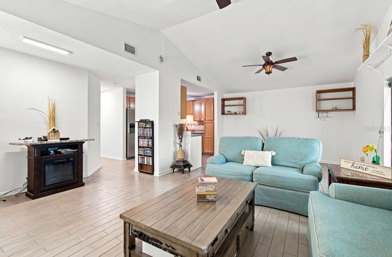 1932 GREGORY DR