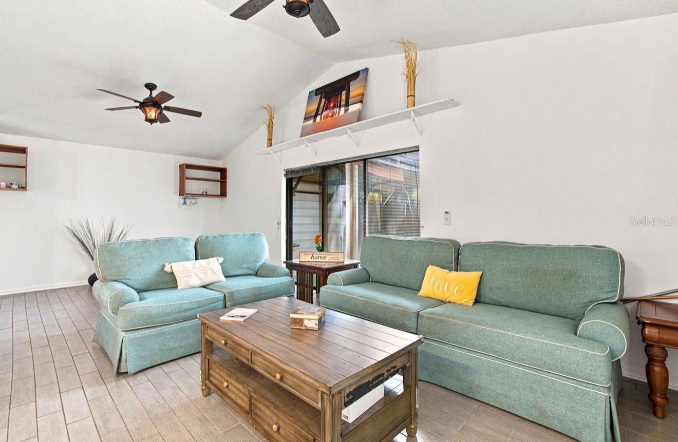 1932 GREGORY DR