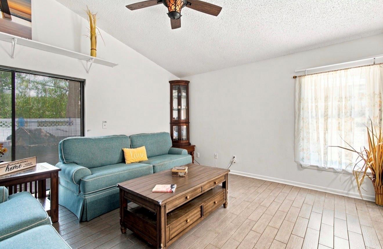1932 GREGORY DR