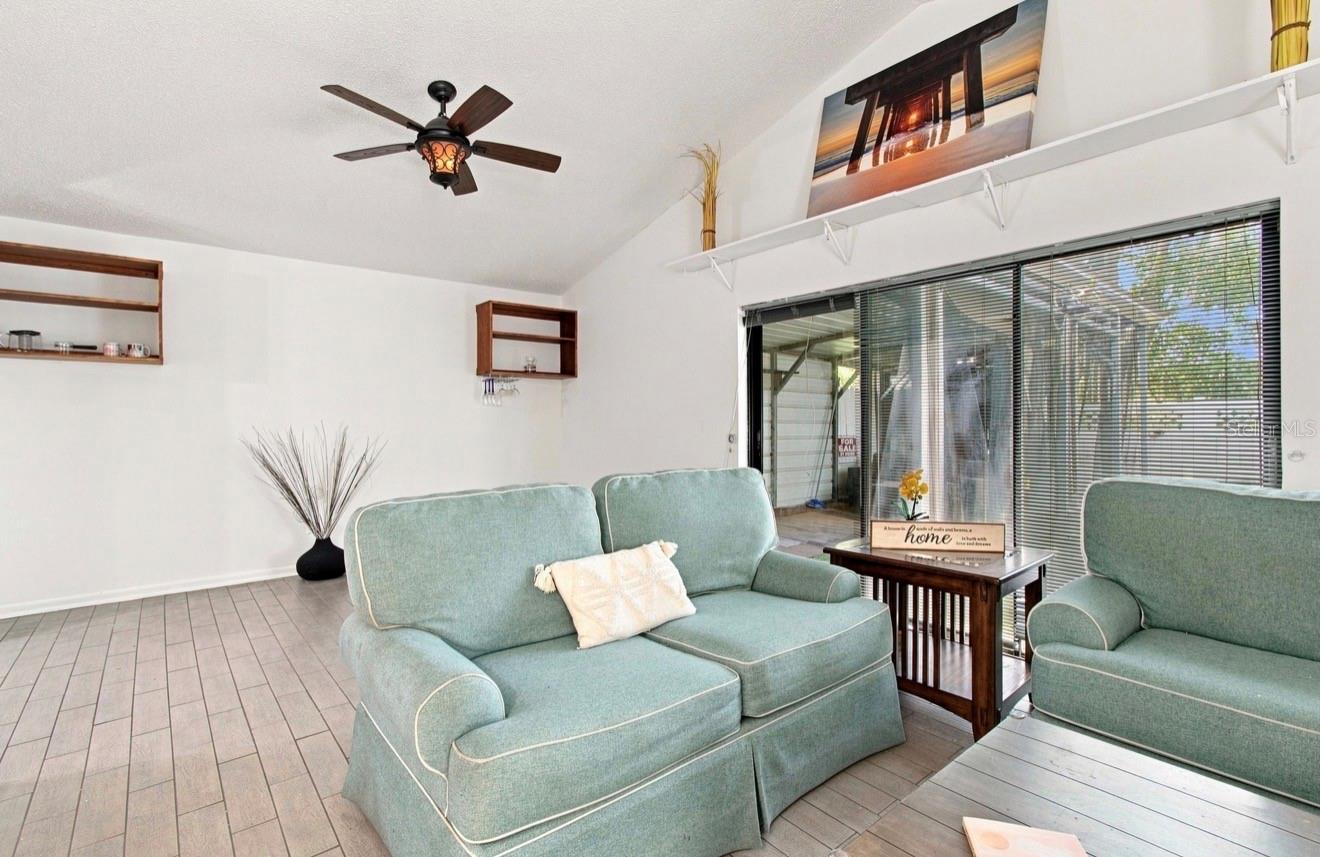 1932 GREGORY DR