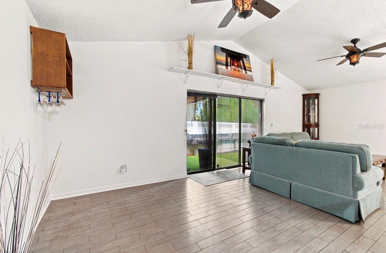 1932 GREGORY DR
