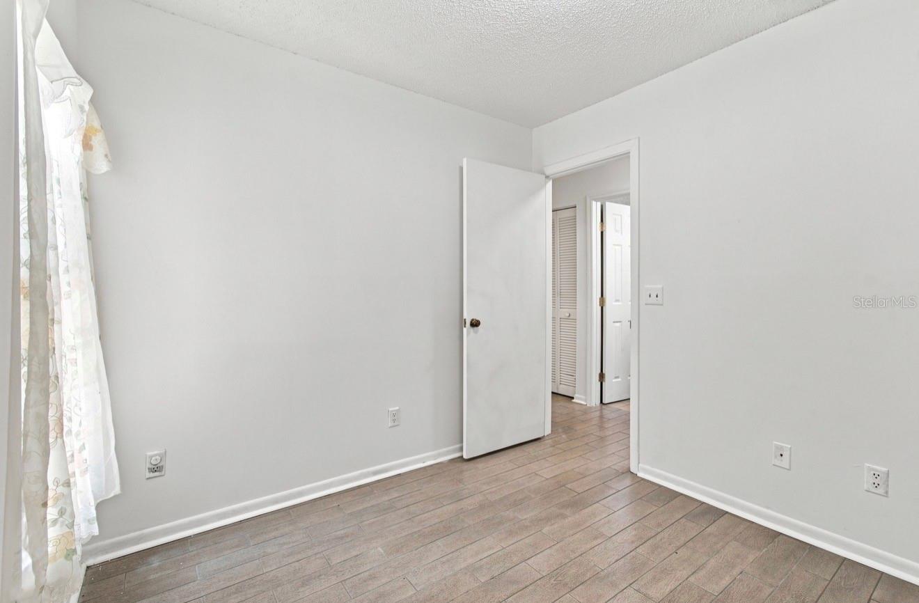 1932 GREGORY DR