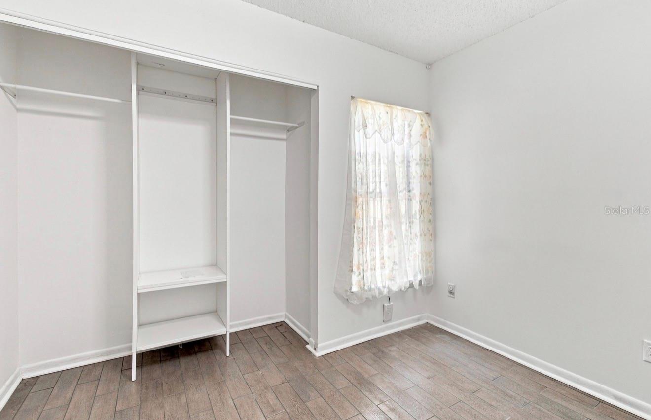 1932 GREGORY DR