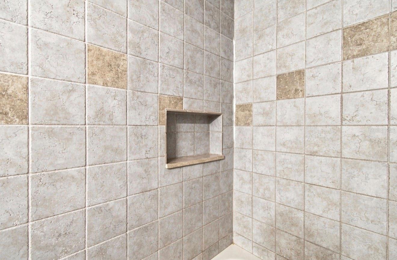1932 GREGORY DR