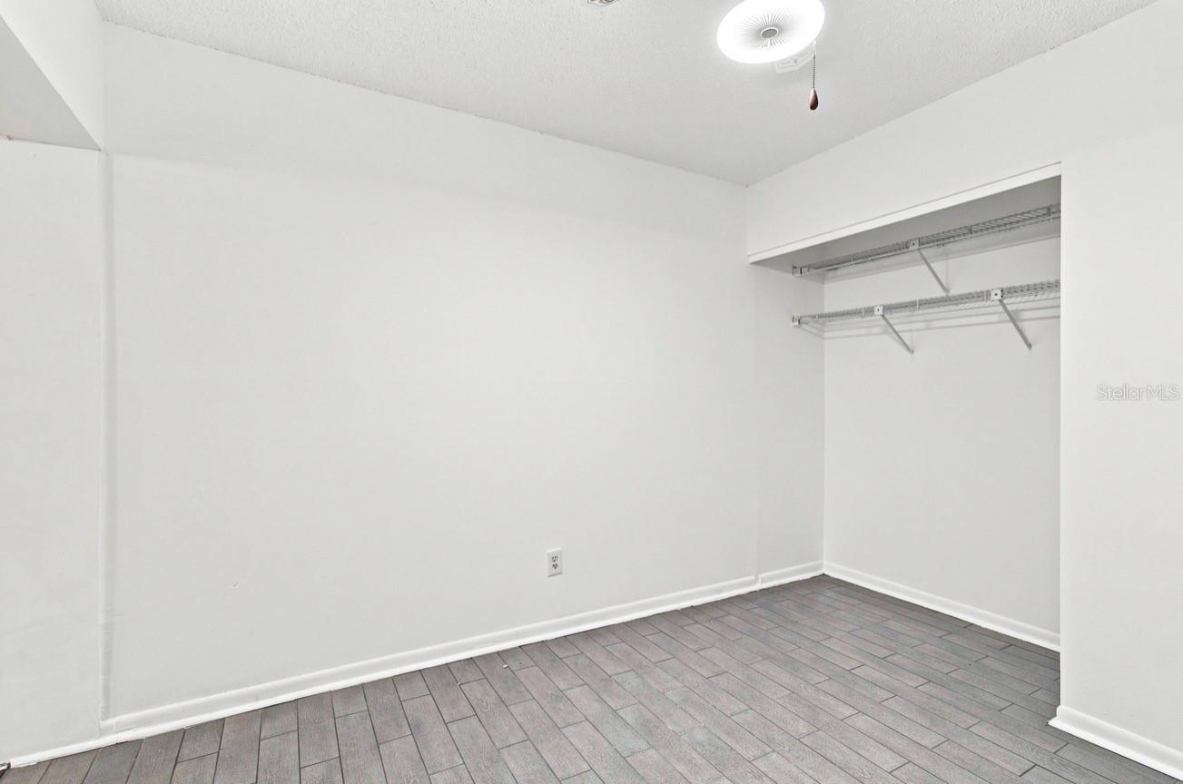 1932 GREGORY DR