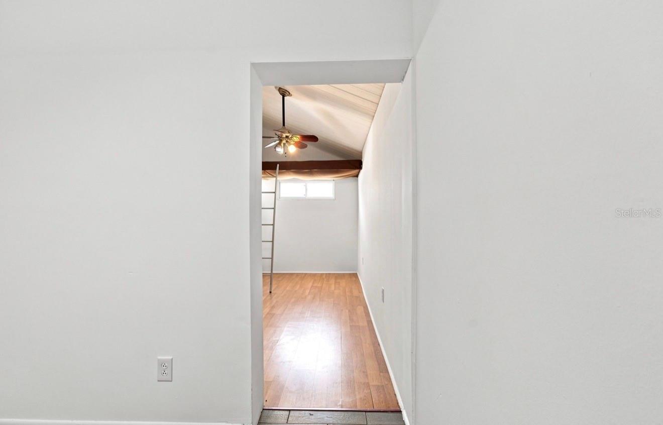 1932 GREGORY DR