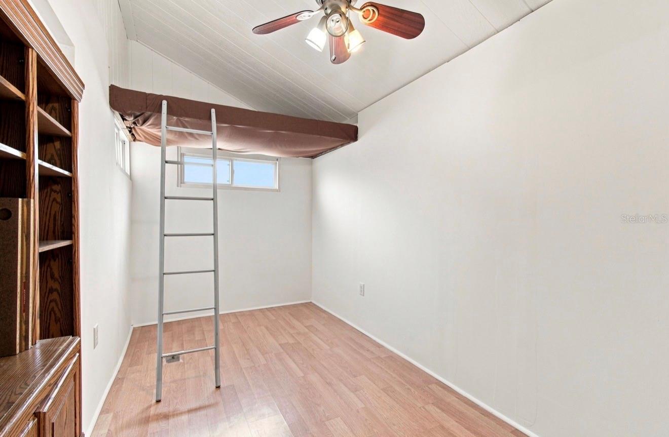 1932 GREGORY DR