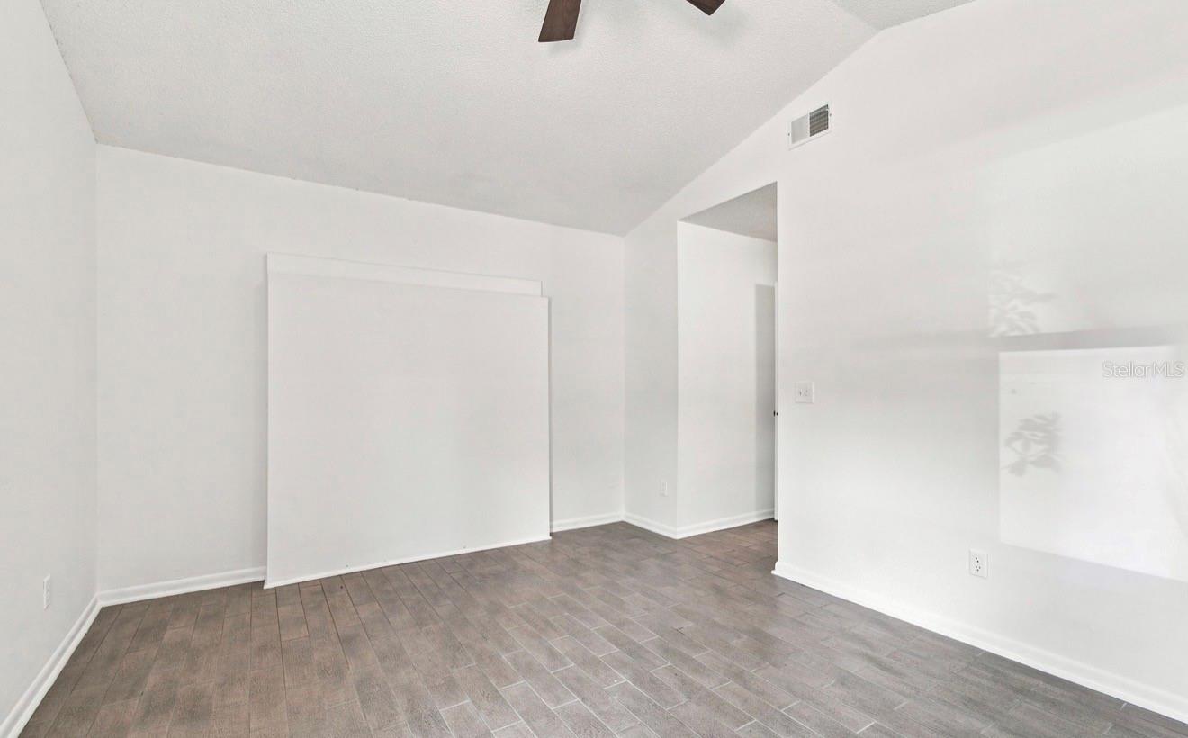 1932 GREGORY DR