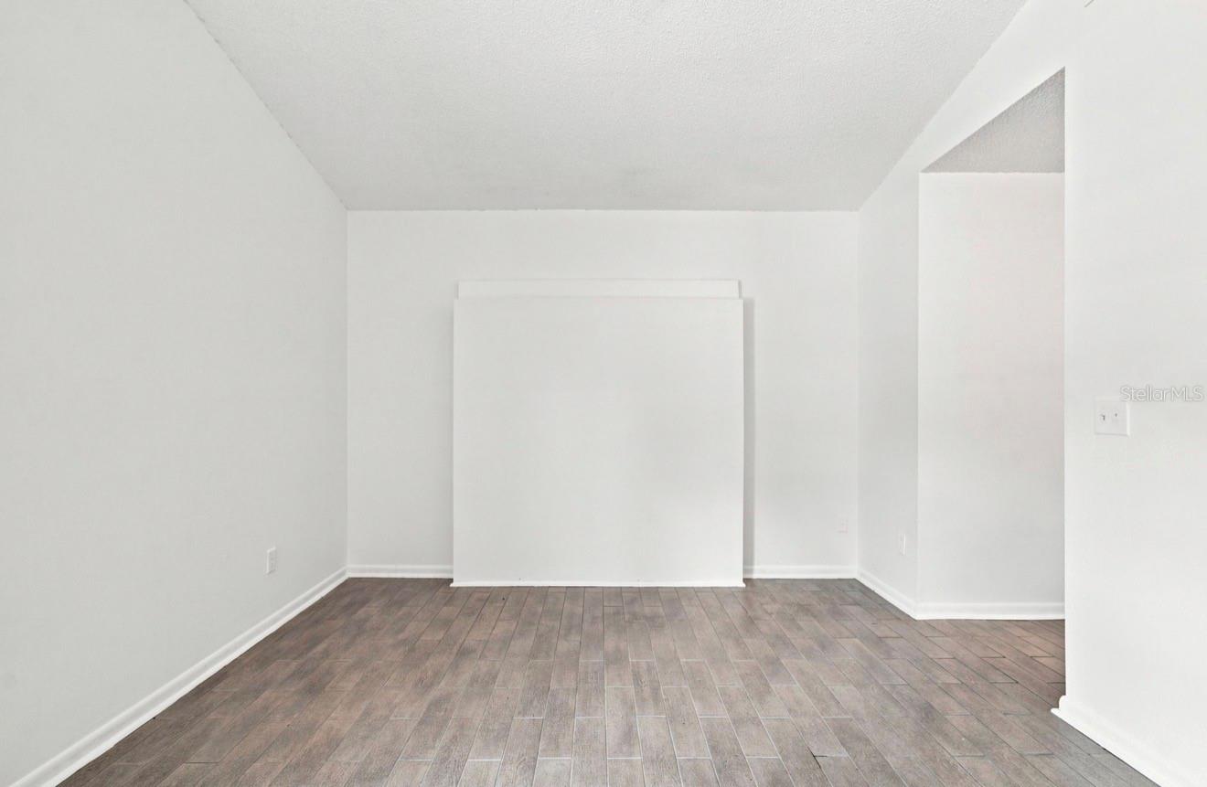 1932 GREGORY DR