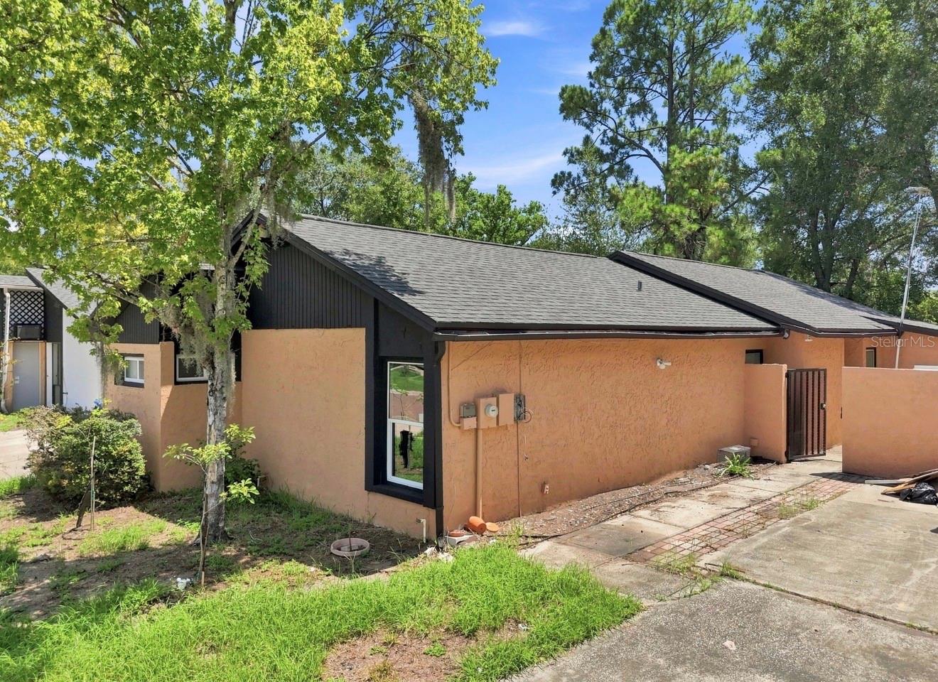 1932 GREGORY DR
