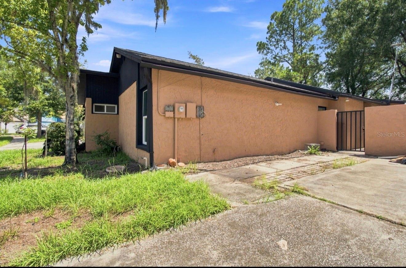 1932 GREGORY DR