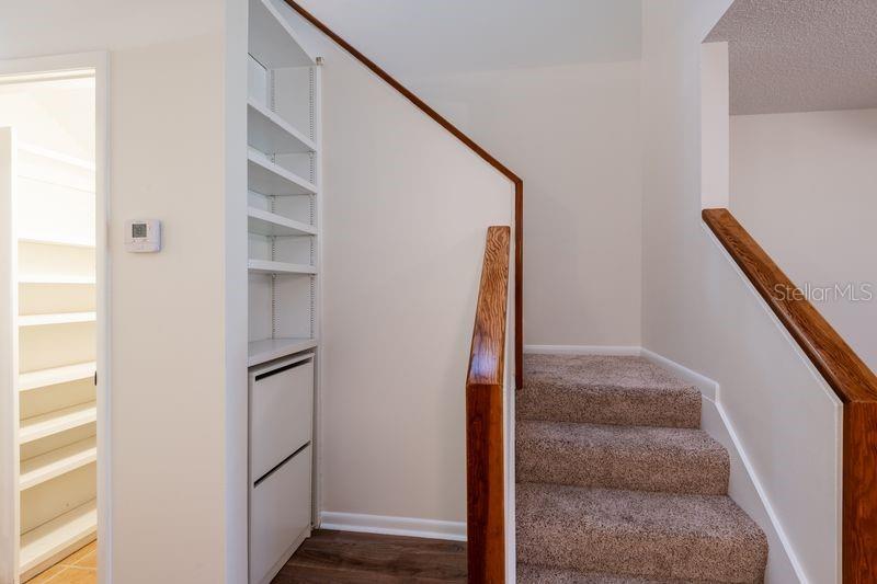 819 OAK PARK PL