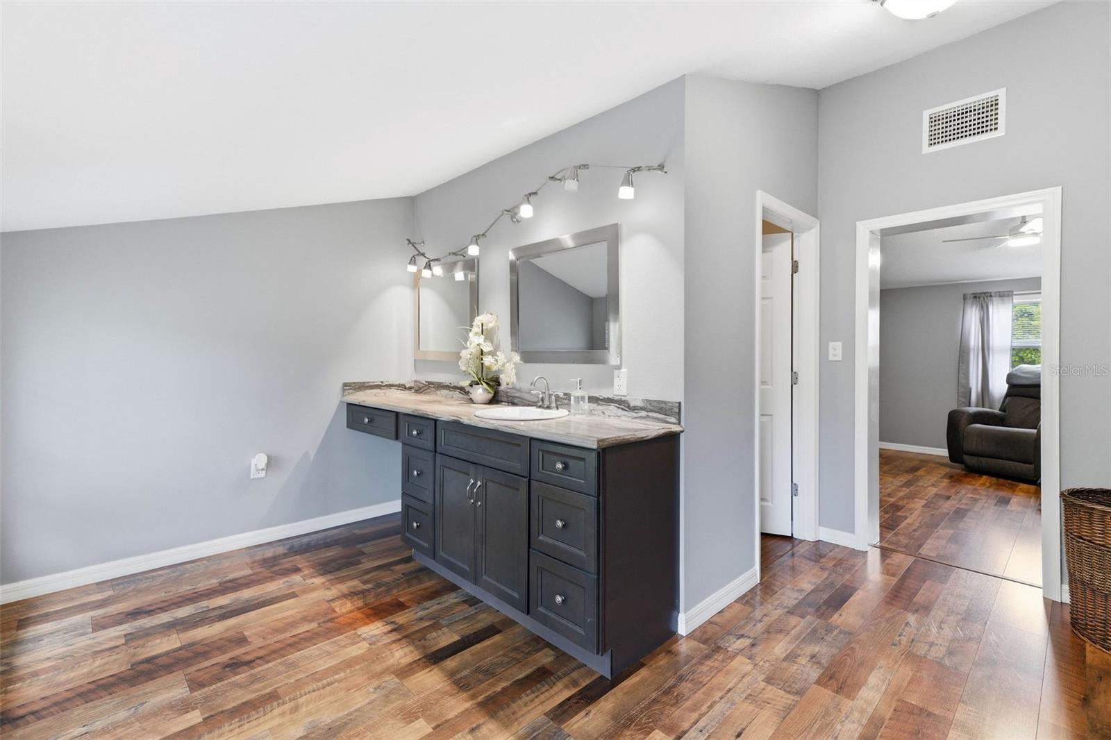 14404 AMY LN