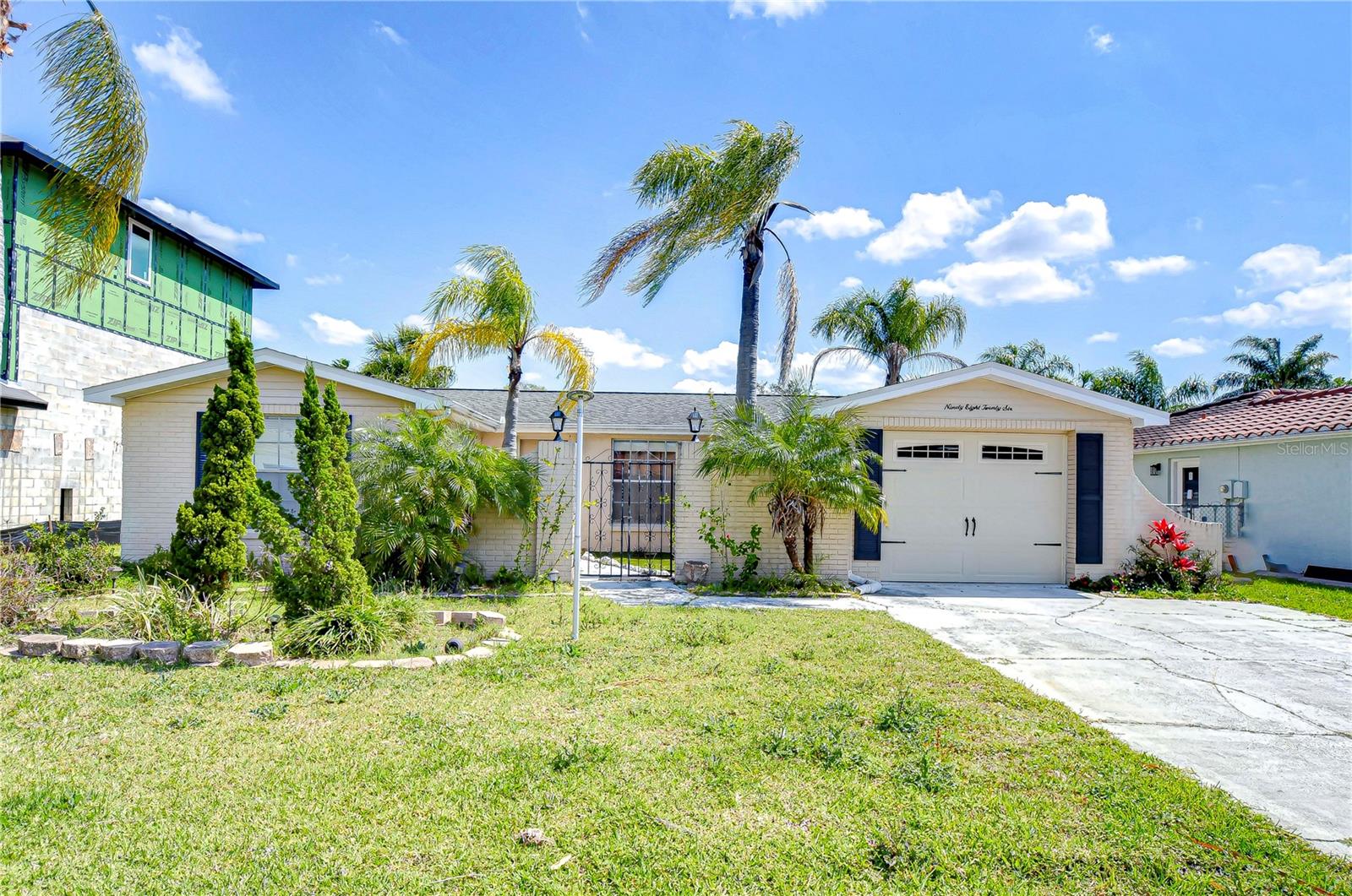 9826 ISLAND HARBOR DR