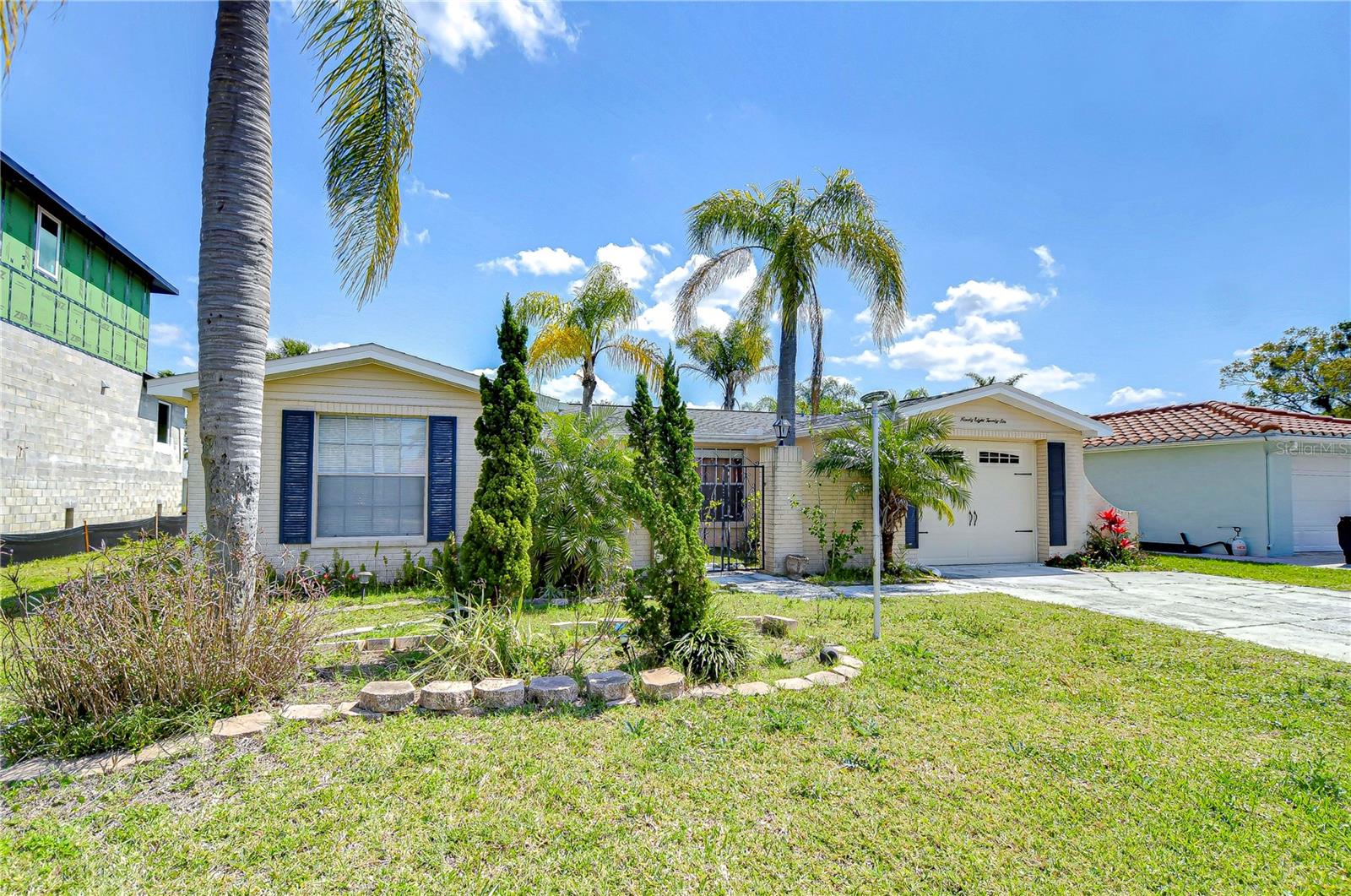 9826 ISLAND HARBOR DR