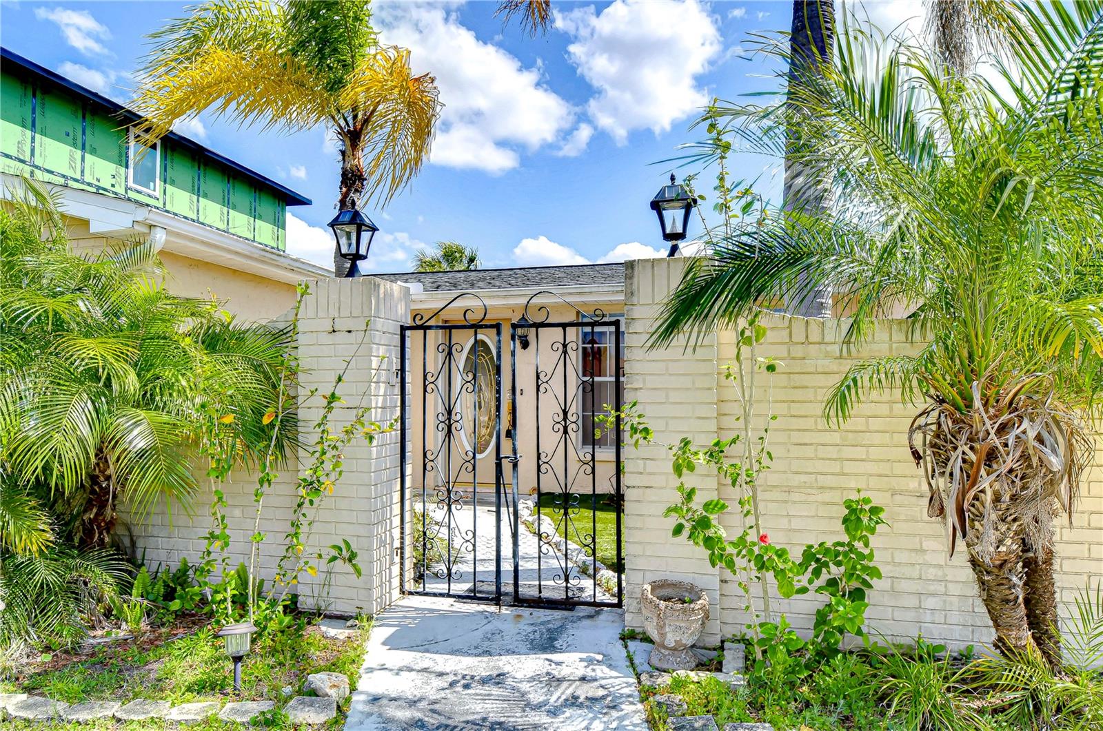 9826 ISLAND HARBOR DR