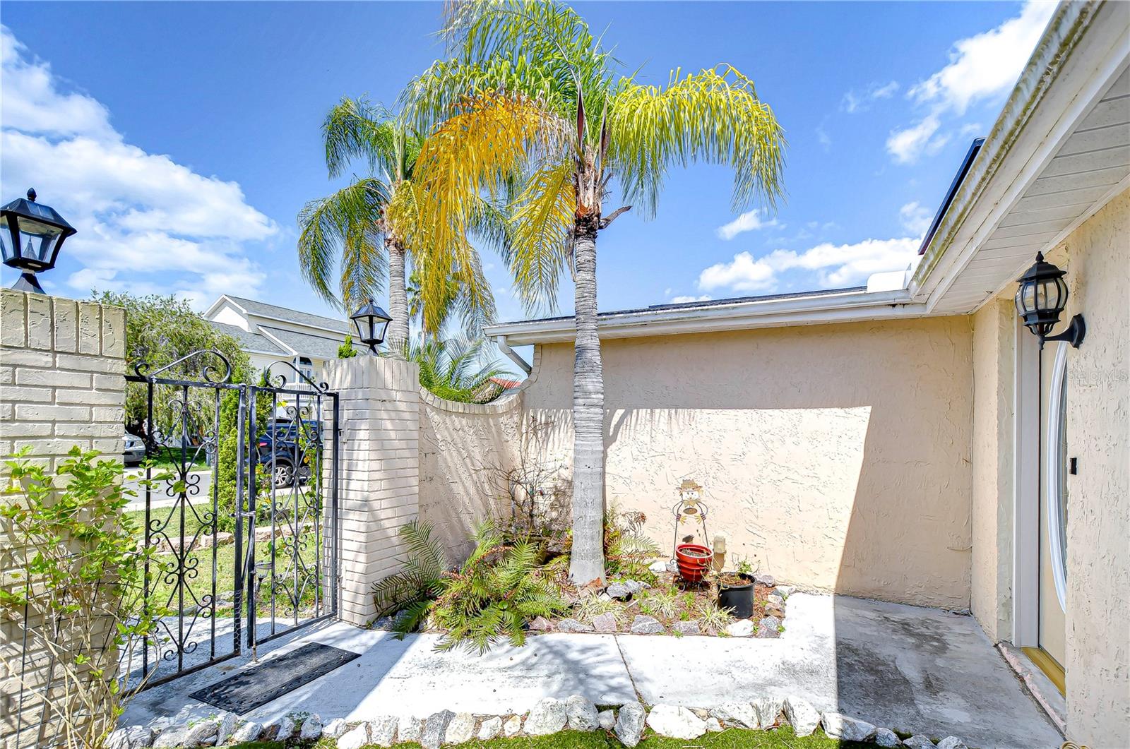 9826 ISLAND HARBOR DR