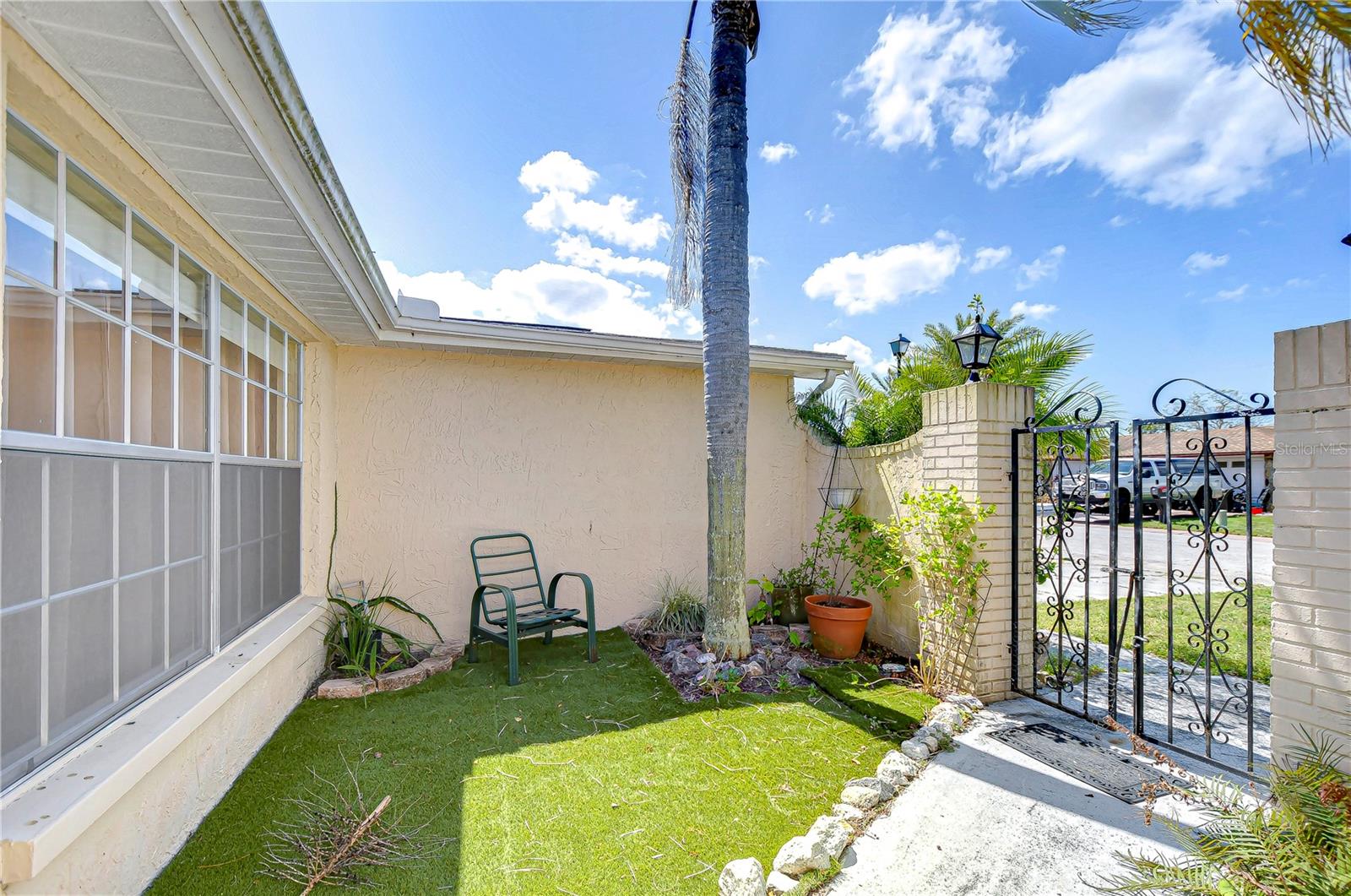 9826 ISLAND HARBOR DR