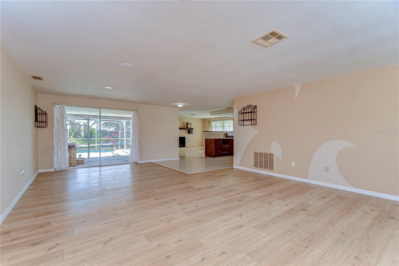 9826 ISLAND HARBOR DR