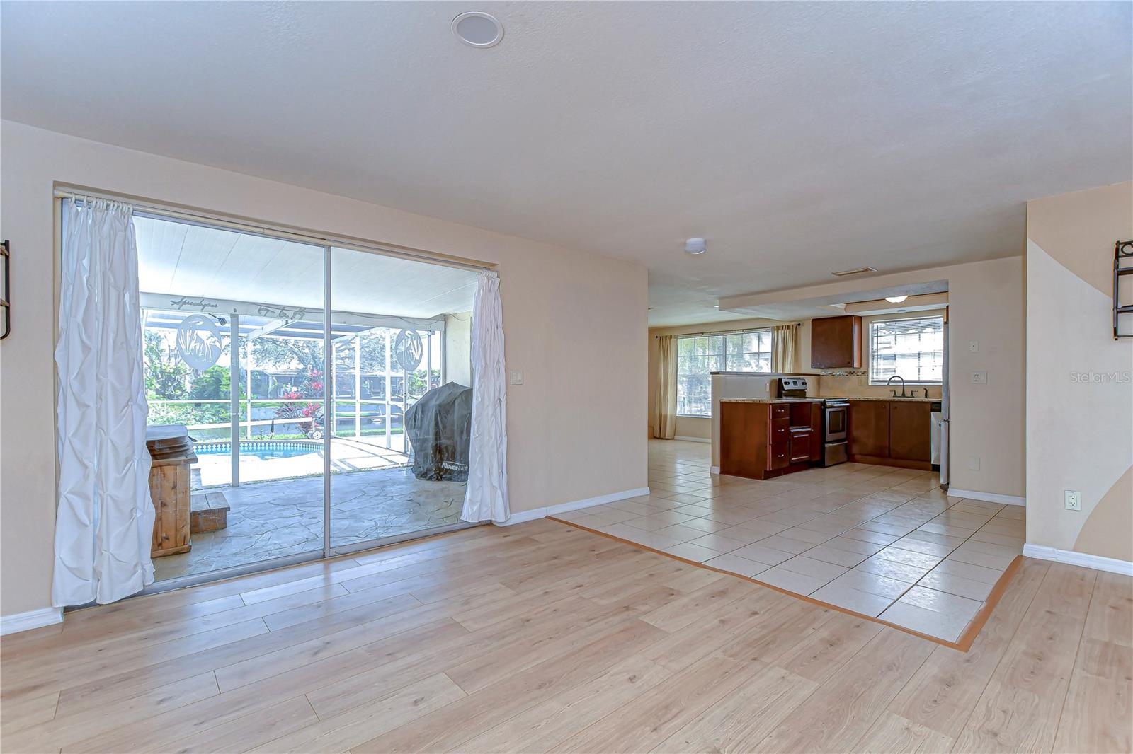 9826 ISLAND HARBOR DR