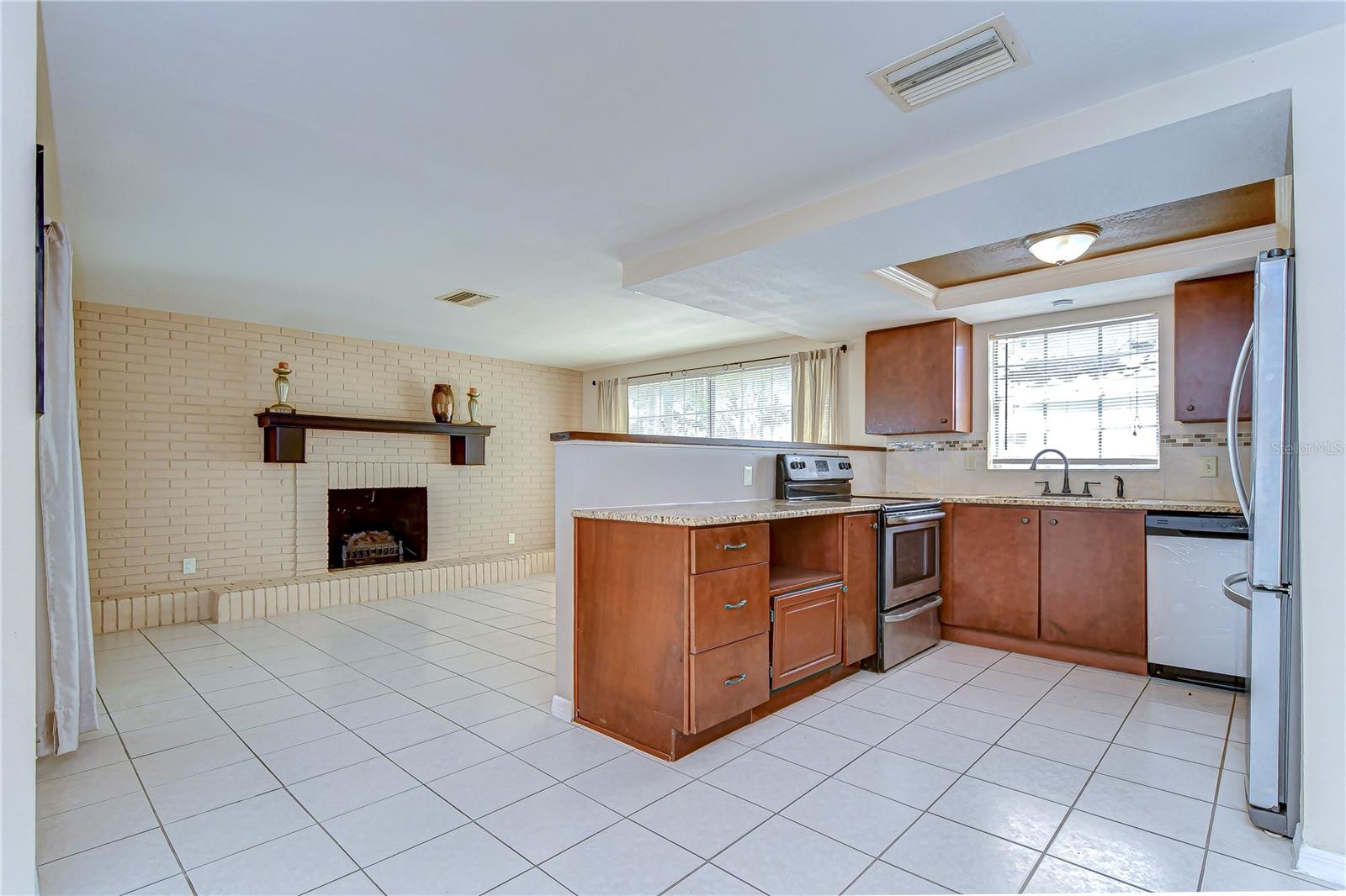 9826 ISLAND HARBOR DR