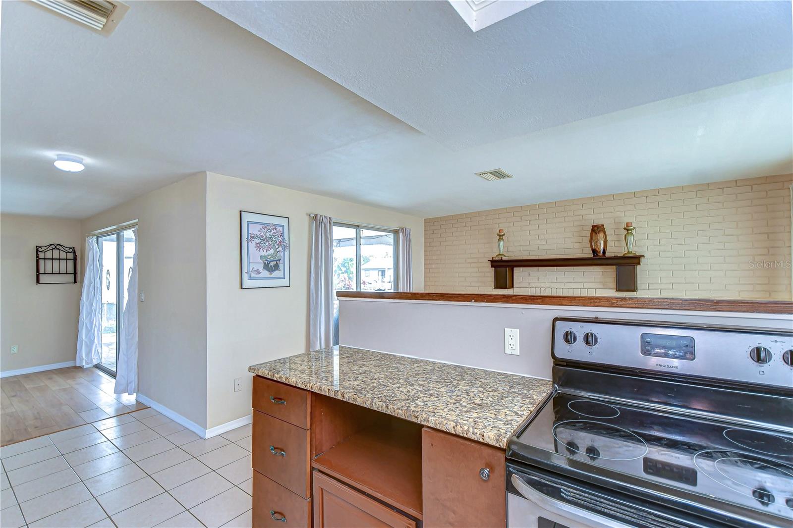 9826 ISLAND HARBOR DR