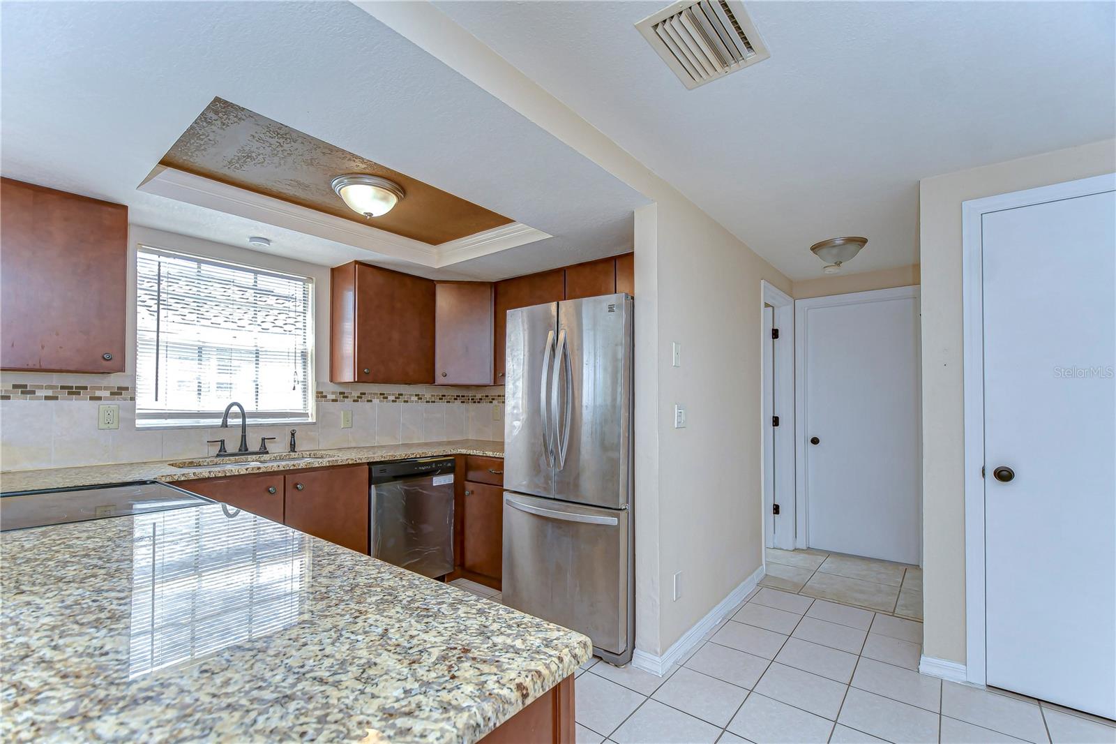 9826 ISLAND HARBOR DR