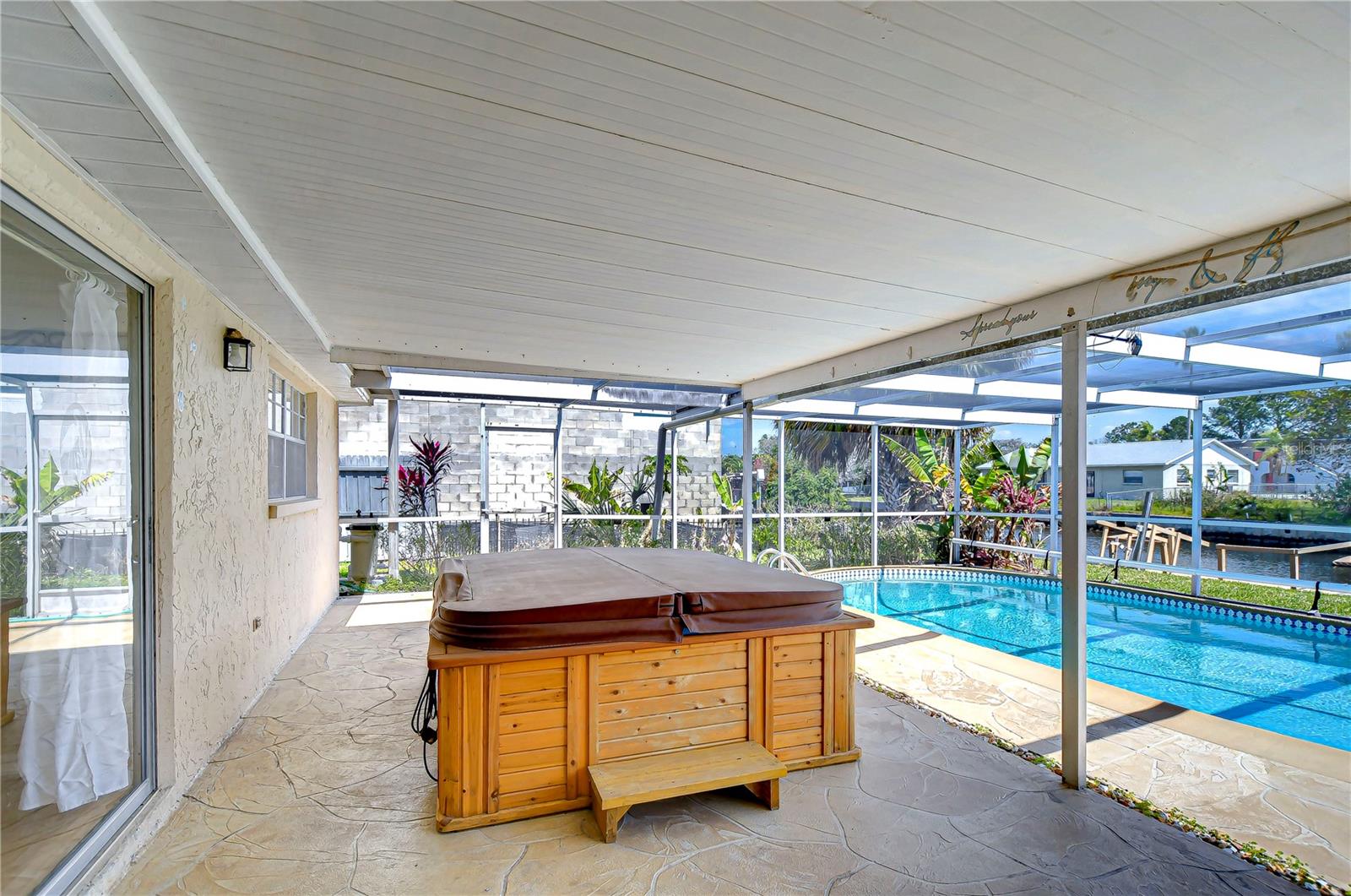 9826 ISLAND HARBOR DR