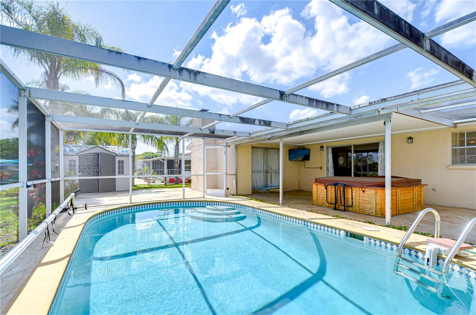 9826 ISLAND HARBOR DR