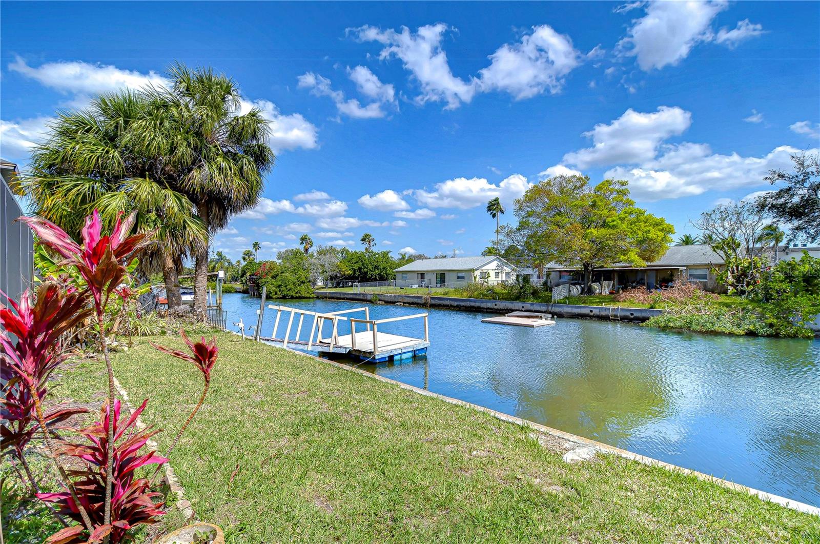 9826 ISLAND HARBOR DR