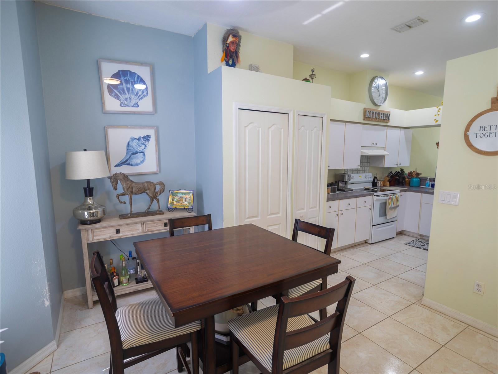 12537 HOLLYBROOK LN
