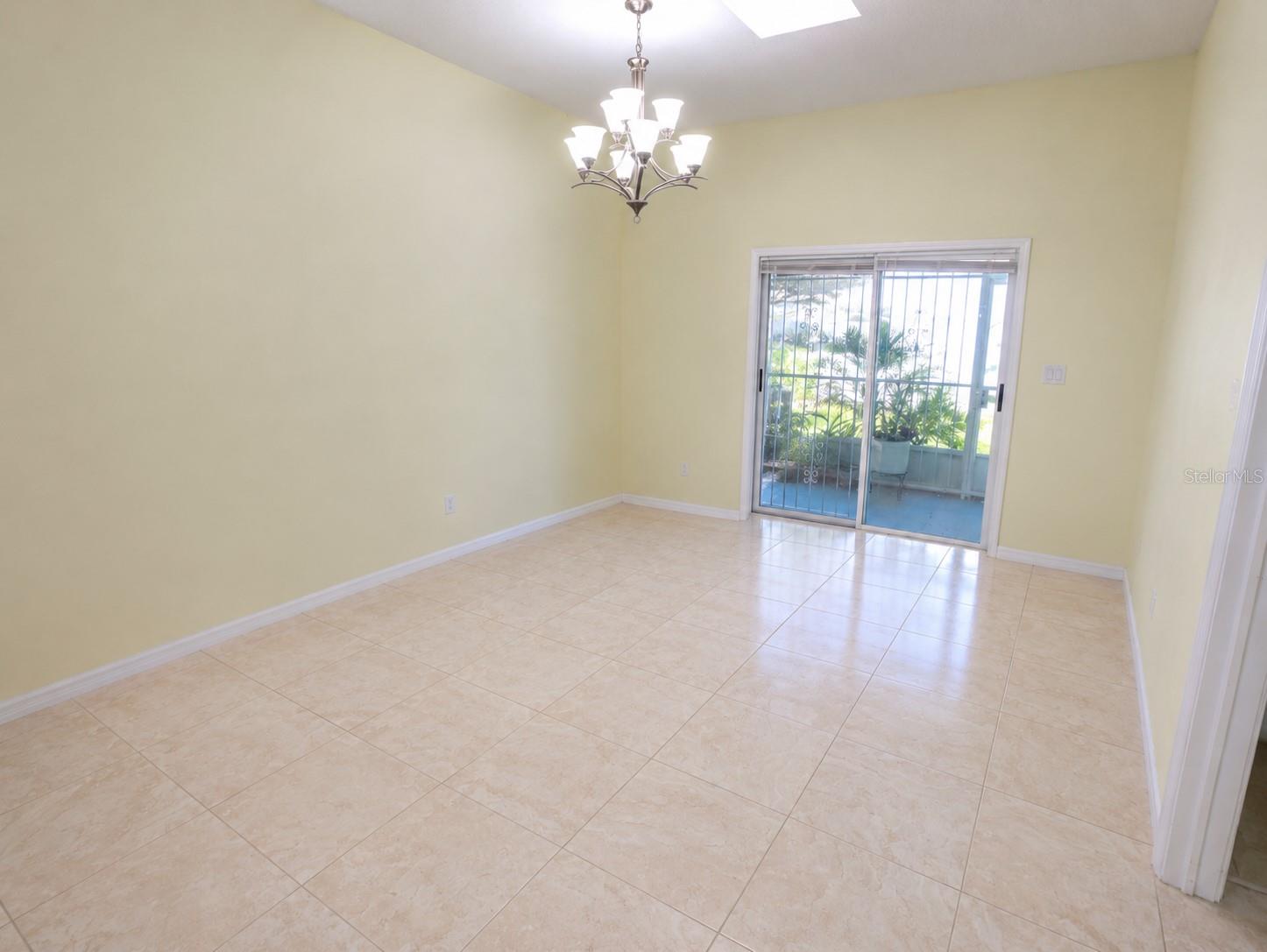 12537 HOLLYBROOK LN
