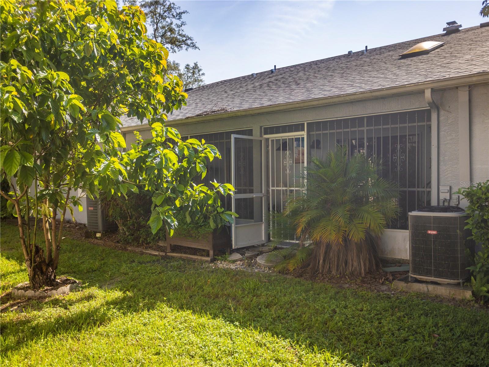 12537 HOLLYBROOK LN