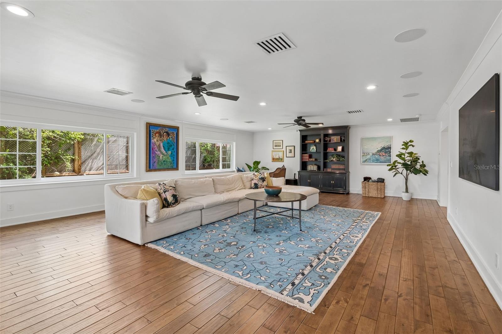 2807 W FOUNTAIN BLVD