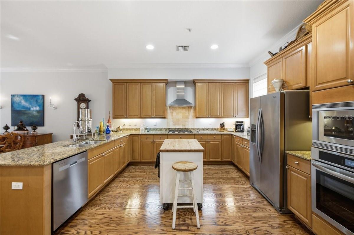 114 E DAVIS BLVD #8