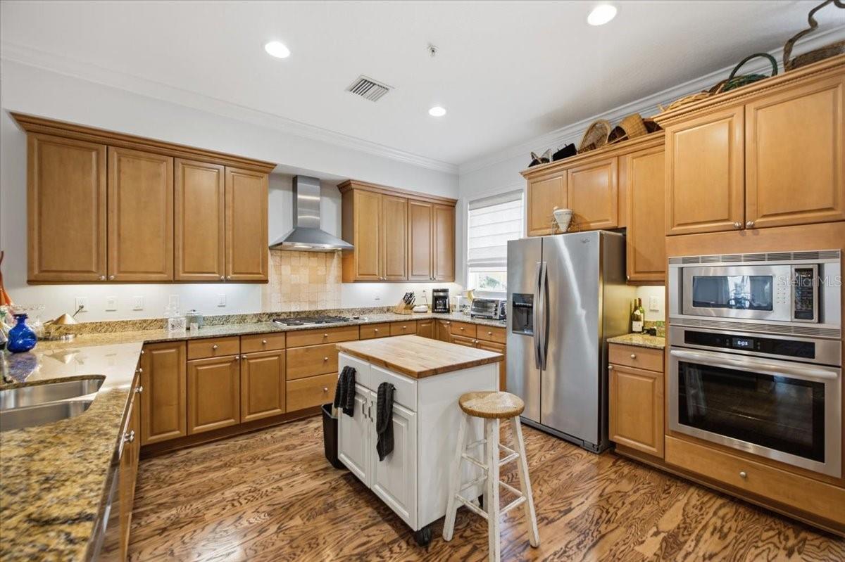 114 E DAVIS BLVD #8