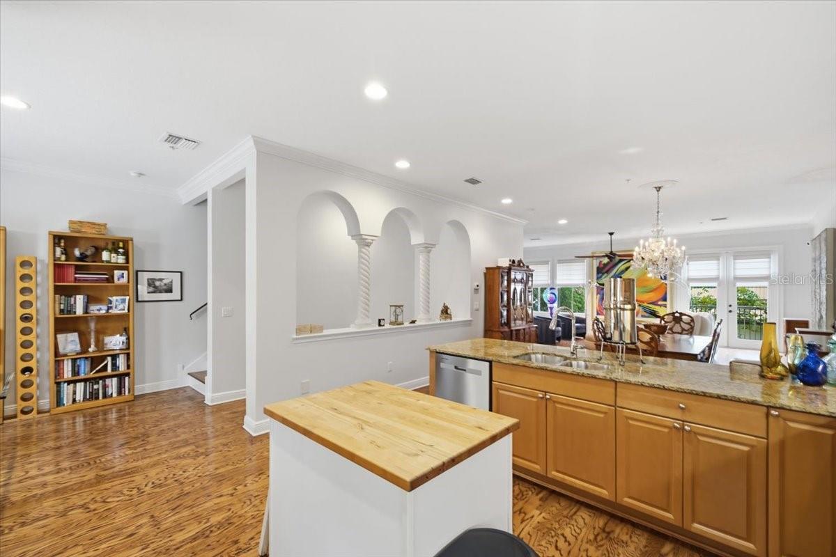 114 E DAVIS BLVD #8