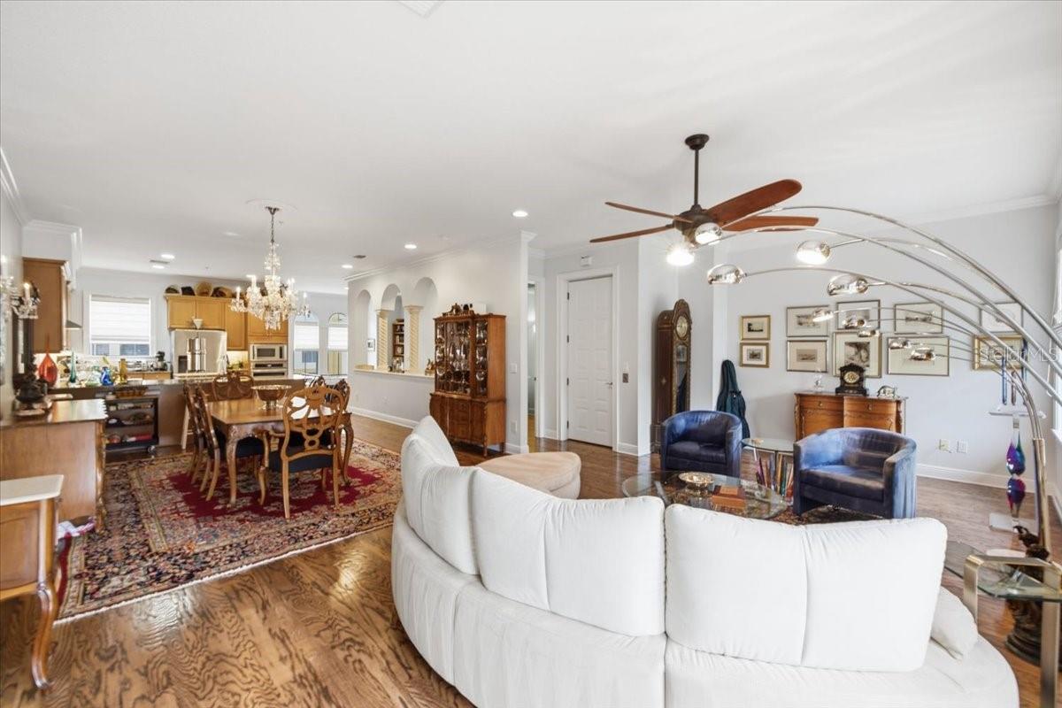 114 E DAVIS BLVD #8