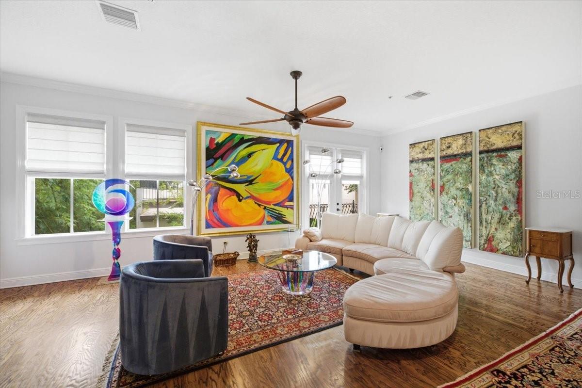 114 E DAVIS BLVD #8