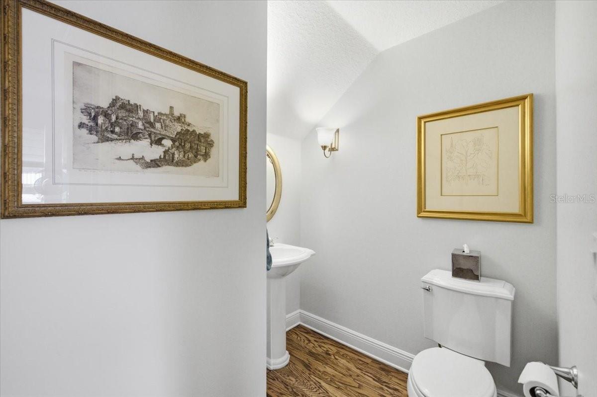 114 E DAVIS BLVD #8
