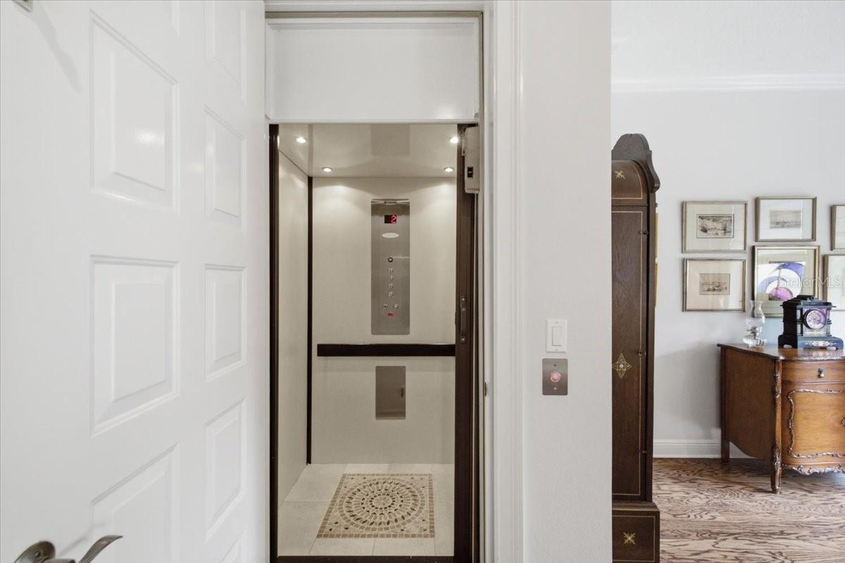 114 E DAVIS BLVD #8