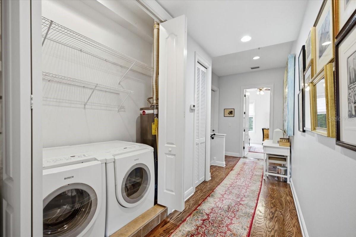 114 E DAVIS BLVD #8